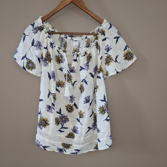 *$5 with bundleSuper cute Sunflower Old Navy Top - Picture 7 of 14